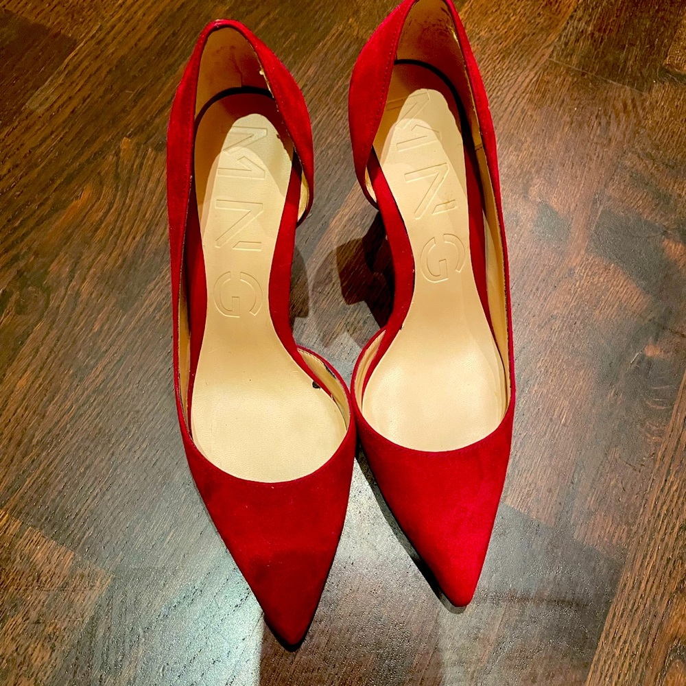 Mango red pumps